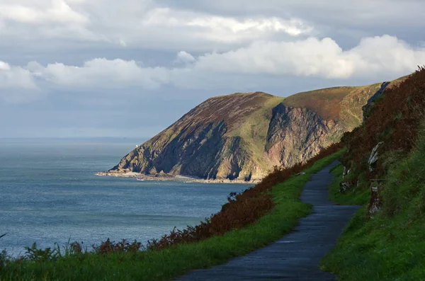 Ścieżka brzegowa klifu w pobliżu Lynton, Devon, Anglia — Zdjęcie stockowe