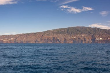 La Palma, Kanarya Adaları 'nın batı kıyısında Tazacorte yakınlarındaki sahil ve Atlantik Okyanusu