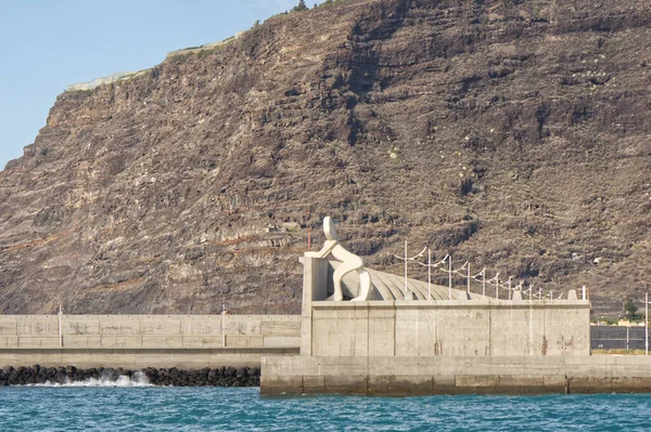 Atlantik 'teki Tazacorte Limanı. La Palma' nın batı kıyısı, Kanarya Adaları.
