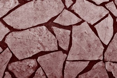 kırmızı renk doğal taş parçasına kattan