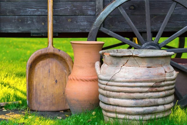Utensílios e utensílios rurais antigos — Fotografia de Stock