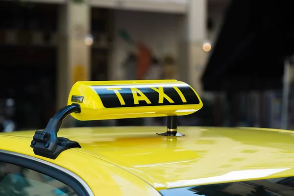 Teken van de taxi-closeup — Stockfoto