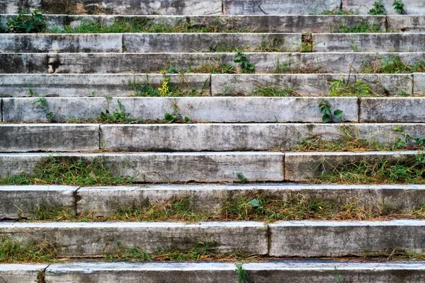 eski taş basamaklar