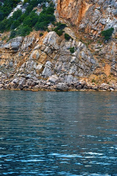 Abstracto Texturizado Costa Rocosa Primer Plano Tranquilo Mar Azul Para — Foto de Stock