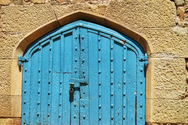 Antigo Velho Fechado Portão Madeira Closeup Parede Pedra — Fotografia de Stock