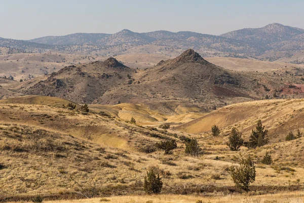 Vistas del paisaje árido de las colinas pintadas — Foto de Stock