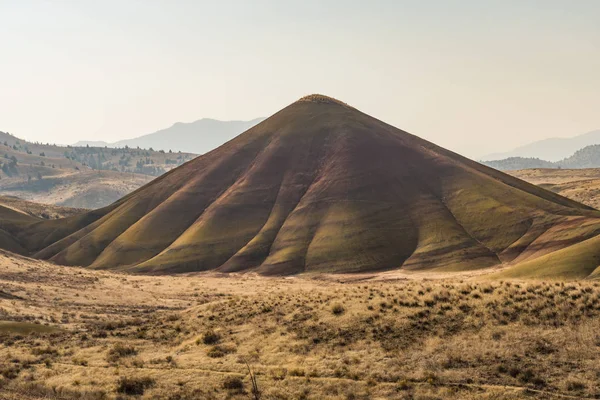 Vistas del paisaje árido y colorido de las colinas pintadas —  Fotos de Stock