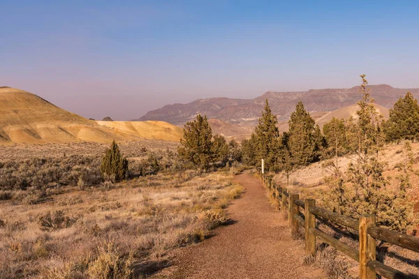El sendero del sendero Leaf Hill en Painted Hills — Foto de Stock