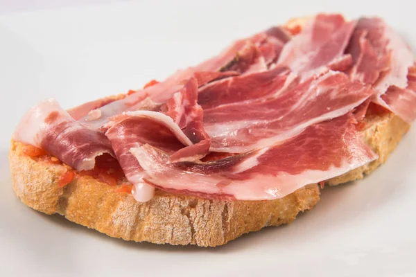 Extremaduran tomaat en Iberische ham toast — Stockfoto