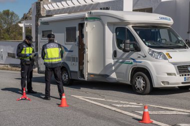 Portekiz ve İspanya sınırlarını Covid-19 riski yüzünden kapattılar.