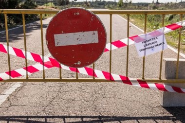 La Codosera, Badajoz, İspanya 'da yol kesimi Covid-19