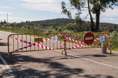 La Codosera, Badajoz, İspanya 'da yol kesimi Covid-19