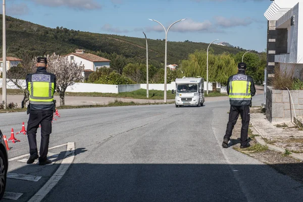 Portekiz ve İspanya sınırlarını Covid-19 riski yüzünden kapattılar. — Stok fotoğraf