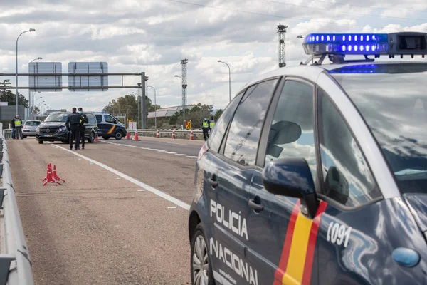 Controlo das fronteiras entre Espanha e Portugal por força do COVID19 . — Fotografia de Stock