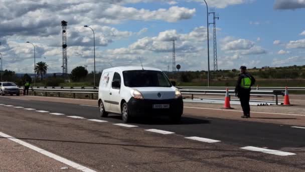 Grenzkontrollen zwischen Spanien und Portugal wegen des Covid19. — Stockvideo