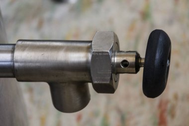 siyah topuzu ile açık emzik