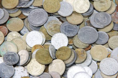 çok renkli eski paslı metal paralar Türk lirası