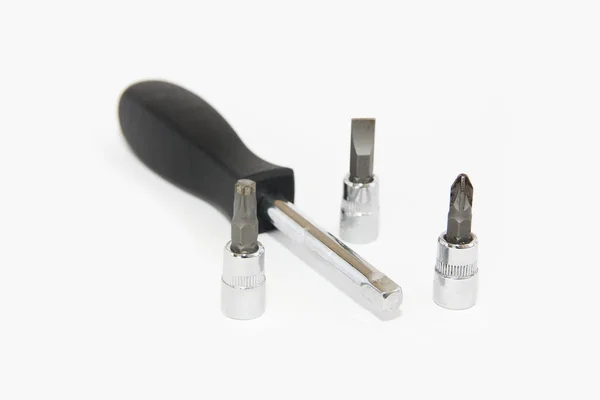 Metal velhas ferramentas enferrujadas chave de fenda e bicos para reparação e instalação — Fotografia de Stock