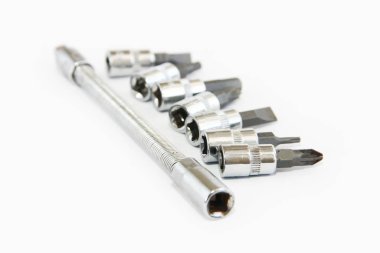 Tamir ve montaj için eski paslı başlıklar ve tornavida.