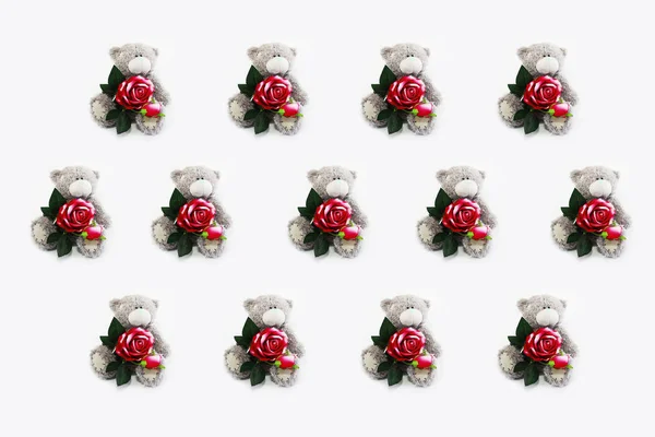 Ünnepi kártya kollázs puha játékok egy medve és egy vörös rózsa az ünnep március 8-án és Valentin-napon — Stock Fotó