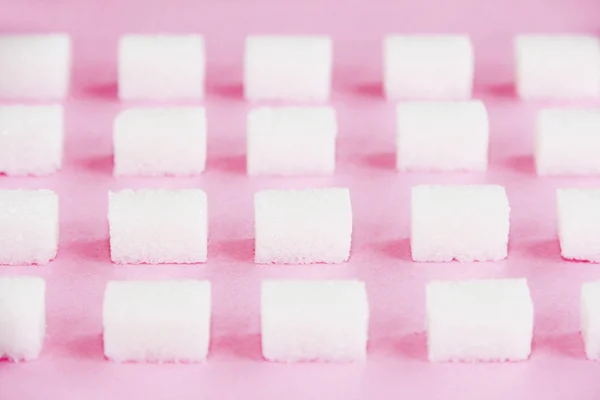 Quadratische Kleine Weiße Würfel Aus Raffiniertem Zucker Auf Rosa Hintergrund — Stockfoto