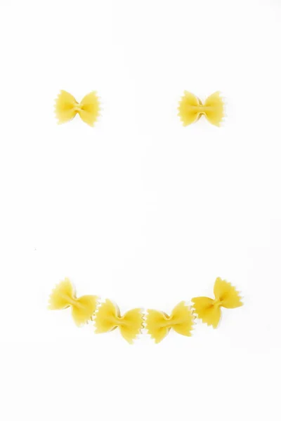 Mariposa Farfalle Macoroni Amarillo Natural Forma Una Sonrisa Sobre Fondo — Foto de Stock