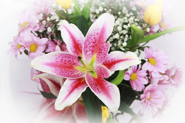 Bouquet Grandi Gigli Rosa Naturali Crisantemi Tulipani — Foto Stock