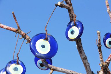 Göz şeklinde geleneksel Doğu mavi cam kolyeler.
