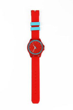 Beyaz bir arka planda kırmızı kadın kol saati