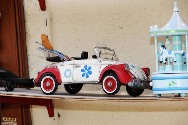 Velho Carro Brinquedo Multi Colorido Vintage Modelo — Fotografia de Stock