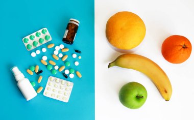 ilaç tabletleri ve meyveler, portakal, greyfurt, elma bir muz