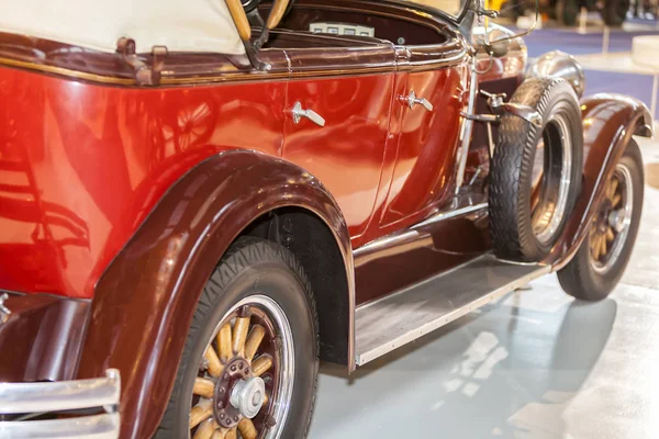 Amerikansk vintage bil, bakifrån — Stockfoto
