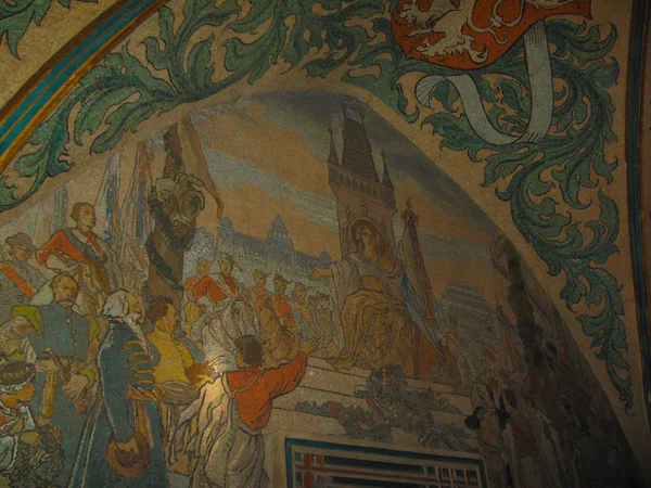 Praga, República Checa - 13 de octubre de 2012: Antiguos murales en el interior —  Fotos de Stock