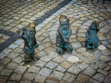 Wroclaw, Polonya - 17 Ekim 2012: gn 'in ünlü mini heykelleri