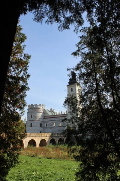 Krasiczyn, Poland - 11 October 2013: A look from the outside at — Stockfoto