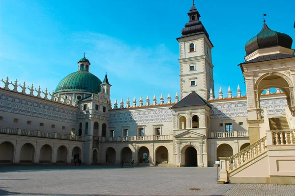 Krasiczyn, Poland - 11 October 2013: A view of the courtyard of — Stok fotoğraf