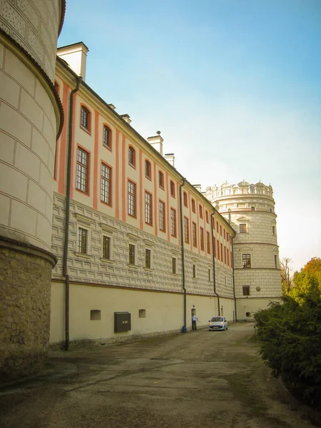 Krasiczyn, Polsko - 11. října 2013: Pohled zvenčí — Stock fotografie