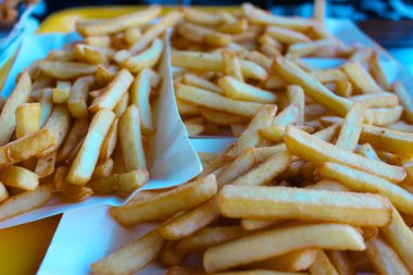 Lezzetli ve lezzetli patates kızartmaları.