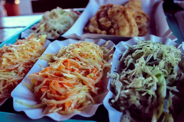 Delicious street food. Fresh salads — Stock Photo, Image