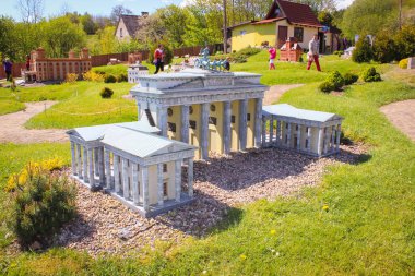 Strysza Buda, Polonya - 03 Mayıs 2014: Park minyatürü. Brandenbur.