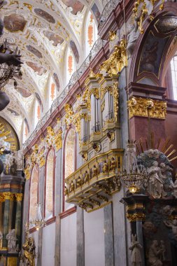 Czestochowa, Polonya - 12 Mayıs 2014: Jasna Gora Manastırı. Kilisenin iç güzelliği.