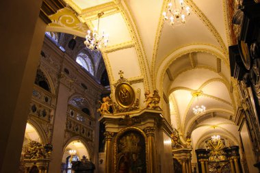 Czestochowa, Polonya - 12 Mayıs 2014: Jasna Gora Manastırı. Kilisenin iç güzelliği.