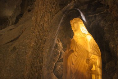 Wieliczka, Polonya - 02 Ekim 2014: Polonya 'daki Unesco dünya mirası. Wieliczka Tuz Madeni. Tuzdan yapılmış heykeller