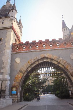 Budapeşte, Macaristan - 09 Ekim 2014: Vajdahunyad Şatosu Macaristan 'ın başkenti Budapeşte' de bulunan bir kaledir.. 