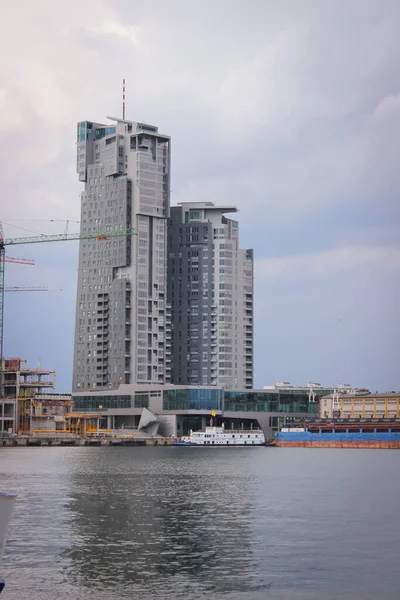 Gdynia Polônia Maio 2014 Interessante Edifício Moderno Arranha Céus Sea — Fotografia de Stock
