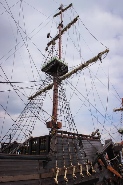 グディニア ポーランド 2014年5月7日 ウォーターフロントの興味深い船 遊覧船とレストラン — ストック写真