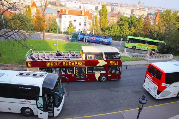 Budapest Hungría Octubre 2014 Pocos Autobuses Turísticos Cerca Las Escaleras —  Fotos de Stock