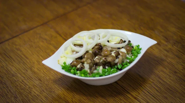 Kochen Köstliche Mahlzeiten Hause Köstliche Marinierte Pilze Mit Grünen Und — Stockfoto