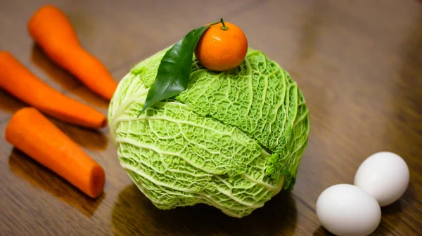 Ингредиенты Вкусного Салата Капуста Морковь Листья Салата Зелень Петрушки Лук — стоковое фото
