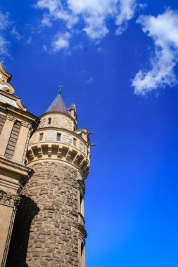 Moszna, Polonya - 02 Mayıs 2015 Moszna Şatosu. Dünyanın en güzel kaleleri listesinde sık sık yer alır..